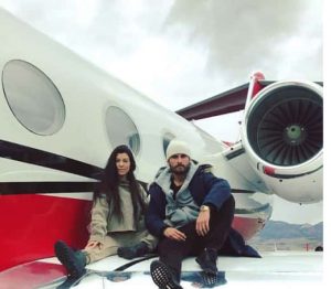 kourtney-kardashian-and-scott-disick-on-a-plane